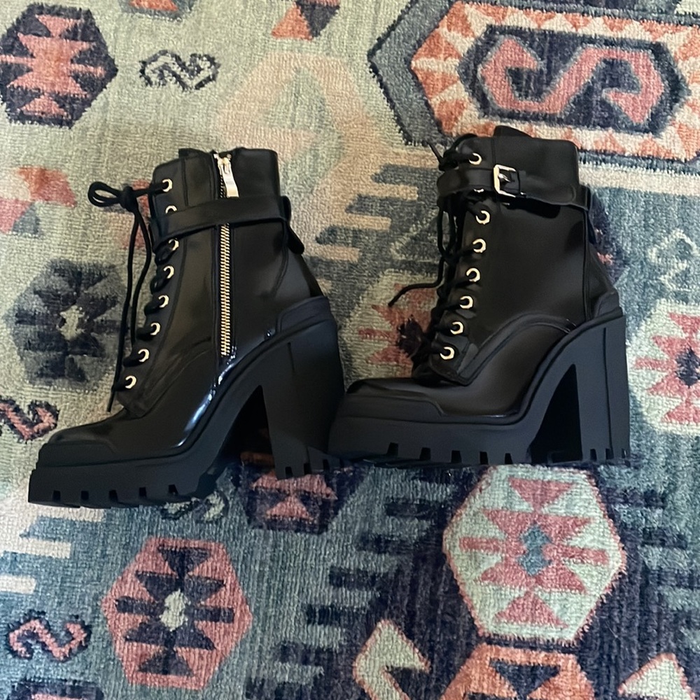 Uplift
Combat boots - Lug sole